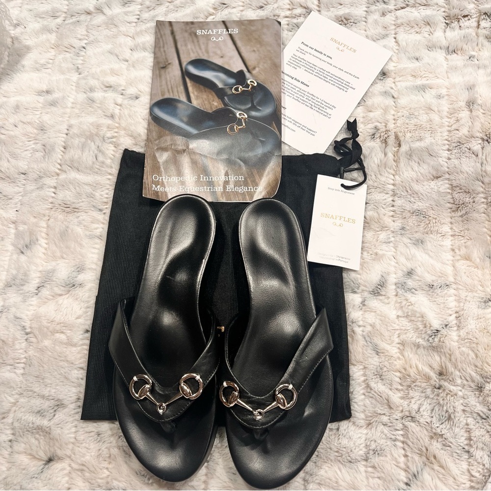 NWOB Snaffles Thong Horse Bit Sandals Sz-7 - Picture 3 of 8